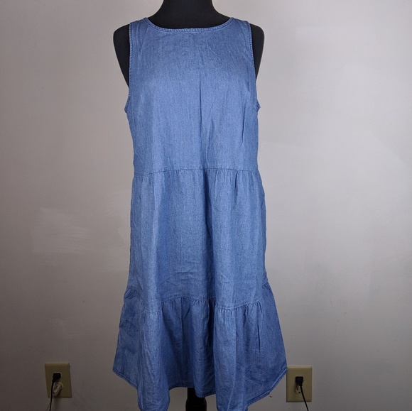 Old Navy Dresses & Skirts - Light Weight Chambray Dress Super Cute!